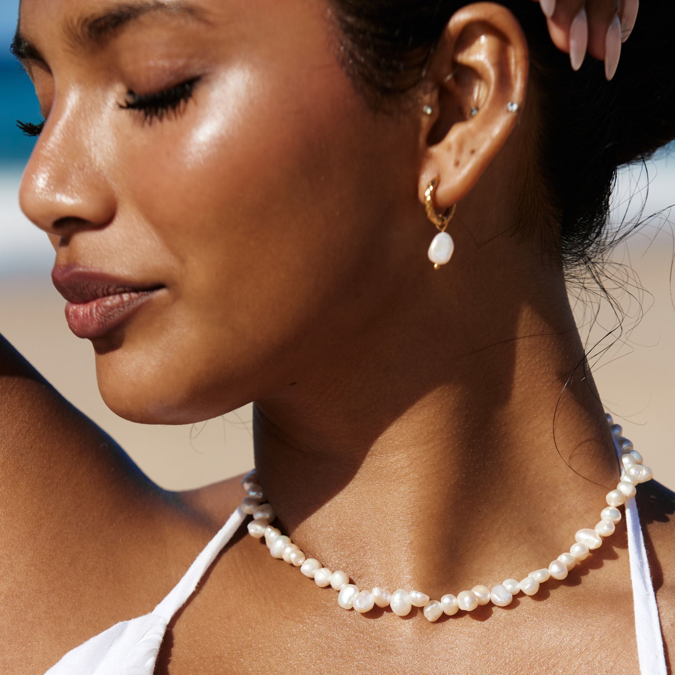 Summer pearl choker